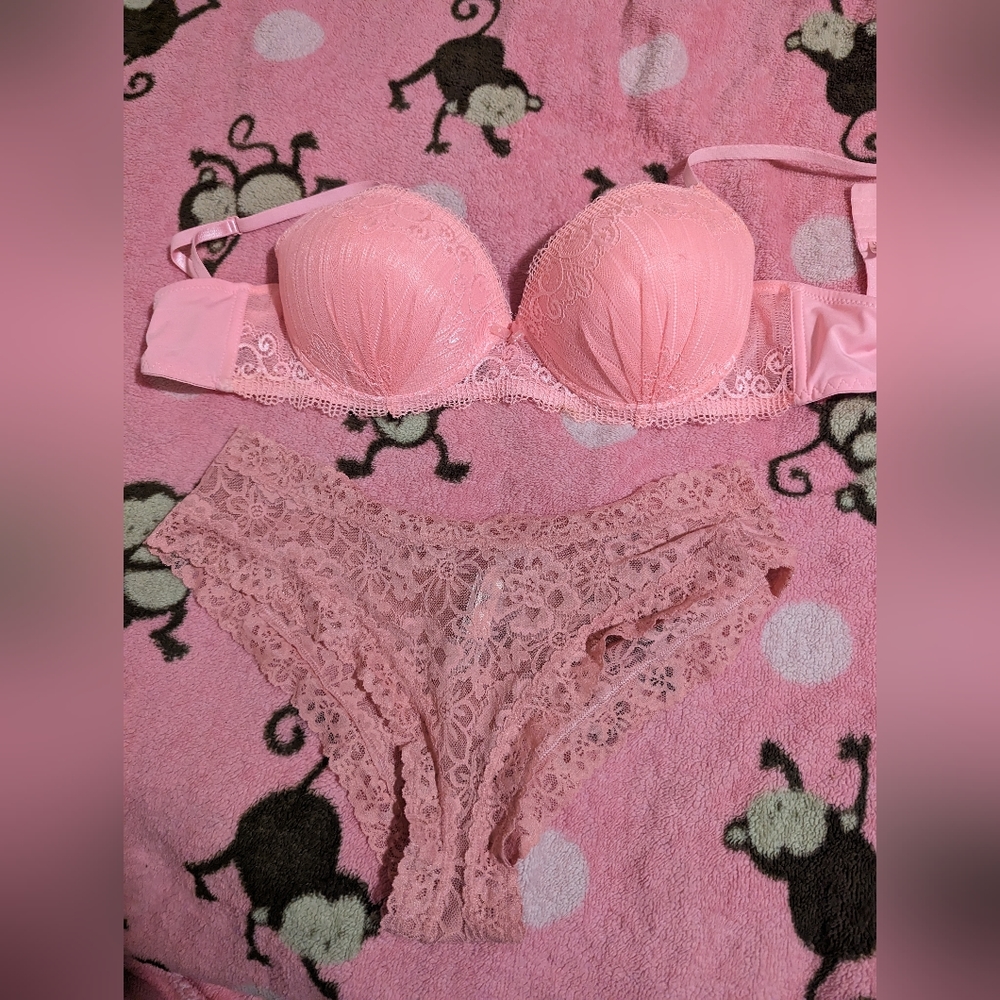 Jezebel pink bra